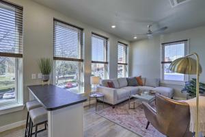 Stylish San Marcos Apt in the Heart of Dwtn!