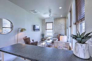 Sleek, Newly Updated Downtown San Marcos Apt!