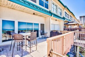 Beachside #8 - Beachfront - Sleeps 8!