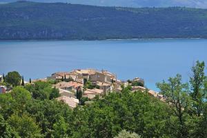 Maisons de vacances Scenic Village Home with Lake Panorama : photos des chambres