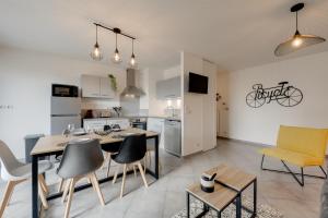 Appartements L'Art de Ville - 2 bedroom near the city center terrace and garage : photos des chambres
