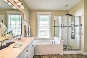 Steps to Ocean! Breezy Galveston House with 2 Decks