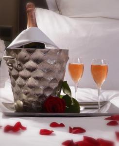 Jacuzzi Massage sur rdv,Duo,reiki,californien, réflexologie plantaire, et bouteille mousseux offerte