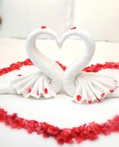 B&B / Chambres d'hotes Jacuzzi Massage sur rdv,Duo,reiki,californien, reflexologie plantaire, et bouteille mousseux offerte : photos des chambres