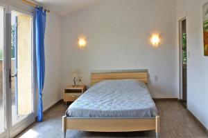 holiday home in Puyméras with garden