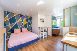 Love N Chic 3 Studios Disneyland 5 min