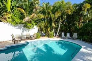 Canal 313 - Right in Siesta Key Village! - Bailey Hall