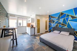 Love N Chic 3 Studios Disneyland 5 min