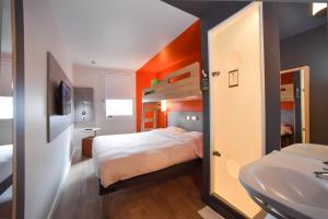 Hotels ibis budget Saint Lo : Chambre Triple