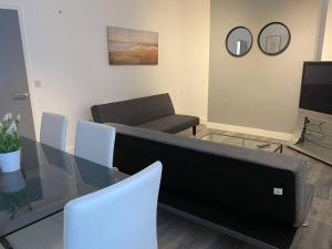 2 Bed Flat - Sleeps 6 - Parking - Wifi