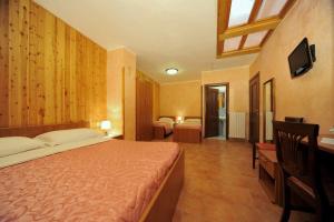 Quadruple Room with Private Bathroom