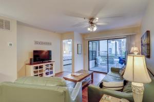 First Floor Flat near parking King Bed two twins Bikes & Beach Gear included