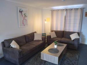 Cosy 2 bedroom Unit in a secure gated complex