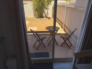 Cosy 2 bedroom Unit in a secure gated complex