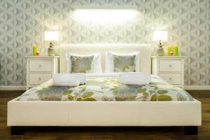 HOUSEHOST Apartment: Bogusławskiego Street