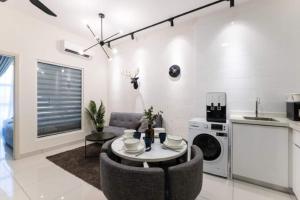 Arte Mont Kiara 3pax Jacuzzi Pool Gym near MITEC Matrade