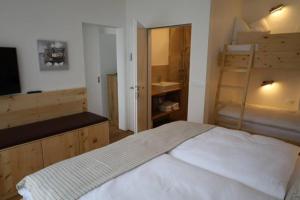 Appartement mit Balkon und Hallenbad