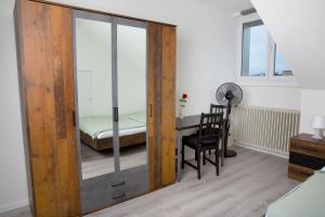 RUSTICO INN - SIMPLE ROOMS -- OLMA Messen & Autobahn 1 Min, HSG 6 Min, Spital 7min, günstige Parkplätze