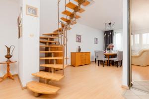 Duplex Apartment near the Airport by Noclegi Renters