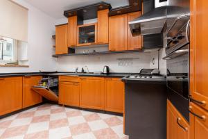 Duplex Apartment near the Airport by Noclegi Renters