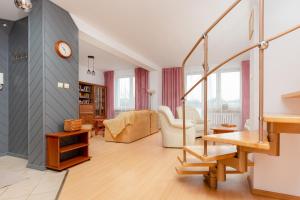 Duplex Apartment near the Airport by Renters