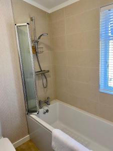 Hollicarrs - Wildflower Lodge