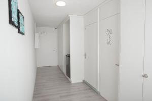 RUSTICO INN - SIMPLE ROOMS -- OLMA Messen & Autobahn 1 Min, HSG 6 Min, Spital 7min, günstige Parkplätze