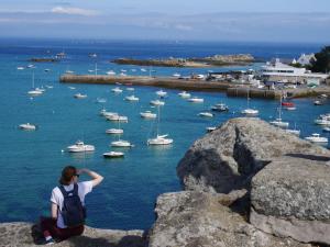 Maisons de vacances Breton Granite stone house near the sea, Ploudalmezeau-Portsall : photos des chambres