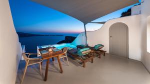 Cave Villa with Outdoor Heated Plunge Pool with Jets room in Maregio Suites