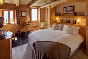 Hotels Hotel La Ferme du Chozal, Chalet de tradition : photos des chambres