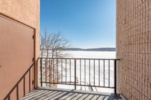 505F - Lakefront 3 Level Condo with 3 Bedrooms, 2 Baths
