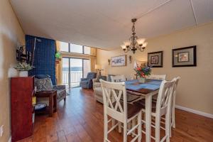 505F - Lakefront 3 Level Condo with 3 Bedrooms, 2 Baths