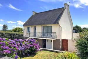 Maisons de vacances Alluring holiday home in Trelevern with private garden : photos des chambres