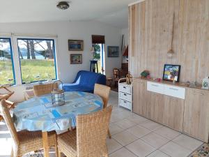 Maisons de vacances Holiday home in a secluded location surrounded by the sea, Hanvec : photos des chambres