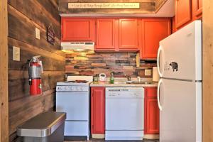 4 Mi to Natl Park Mtn-View Gatlinburg Retreat!