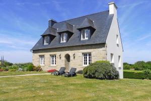 Maisons de vacances Holiday Home in Port-Blanc near Sandy Beaches : photos des chambres