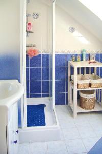 Maisons de vacances Stone House in Lilia near Ile Vierge Lighthouse : photos des chambres