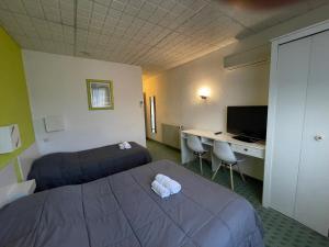 Hotels Hotel Les Chenes : photos des chambres