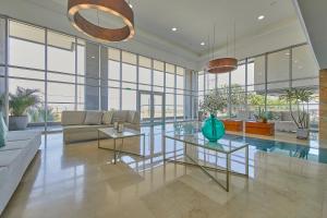 Artsy Oceanview Condo W Incredible Rooftop Pool