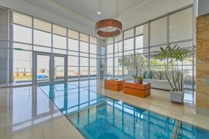 Artsy Oceanview Condo W Incredible Rooftop Pool