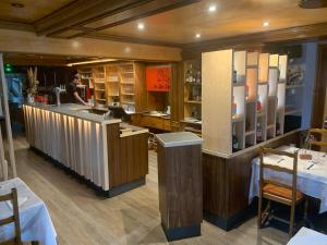 Hotels Logis Hotel Restaurant Au Lion Rouge : photos des chambres