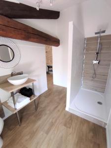 Appartements Les Meubles des Pierres Dorees - Gite de charme pour groupe avec spa et sauna : photos des chambres