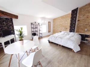 Appartements Les Meubles des Pierres Dorees - Gite de charme pour groupe avec spa et sauna : photos des chambres