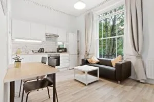 Light 1 Bedroom Apartment with Balcony in Brixton - London