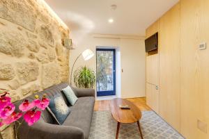 Riverside 2 Bedroom Apartment by DAHOME