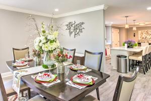 Vibrant Terrytown Home with Yard about 6 Mi to NOLA