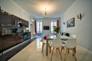 Appartements Lusso 5 beds Central Apartment : photos des chambres