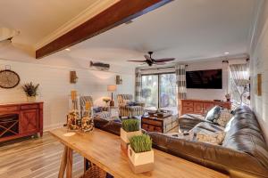 Luxury Condo!! 2 King and 1 queen Bikes & Beach Gear included