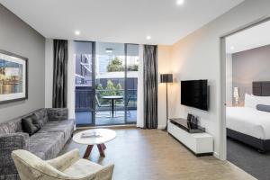 One-Bedroom Suite - Disability Access room in Meriton Suites Mascot Central