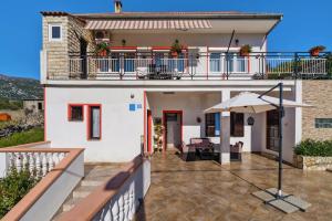 Holiday Home in Rovanjska with Sea Views